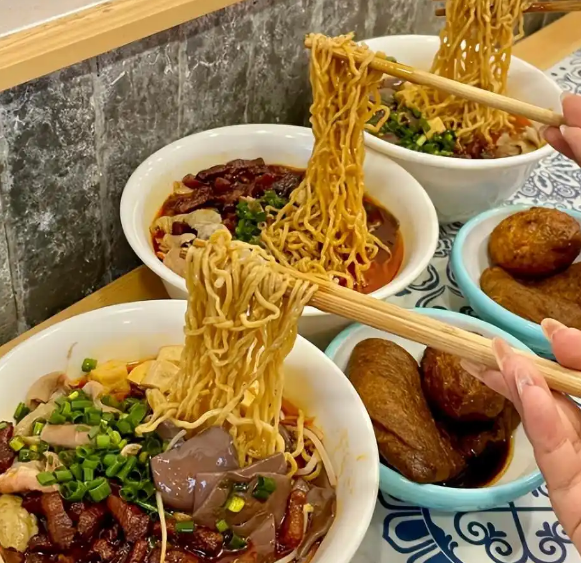 百年贵阳肠旺面香飘万里 市井美味承载城市记忆